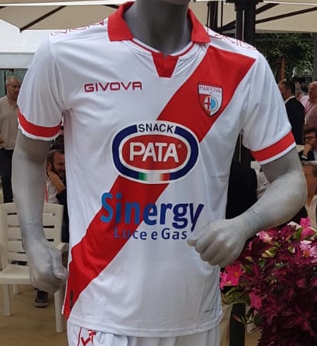 Spoilerata qualche giorno fa dalla Givova la terza maglia dell'Acm