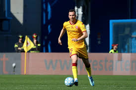 Il centrocampista del Cittadella Pavan mentre controlla palla