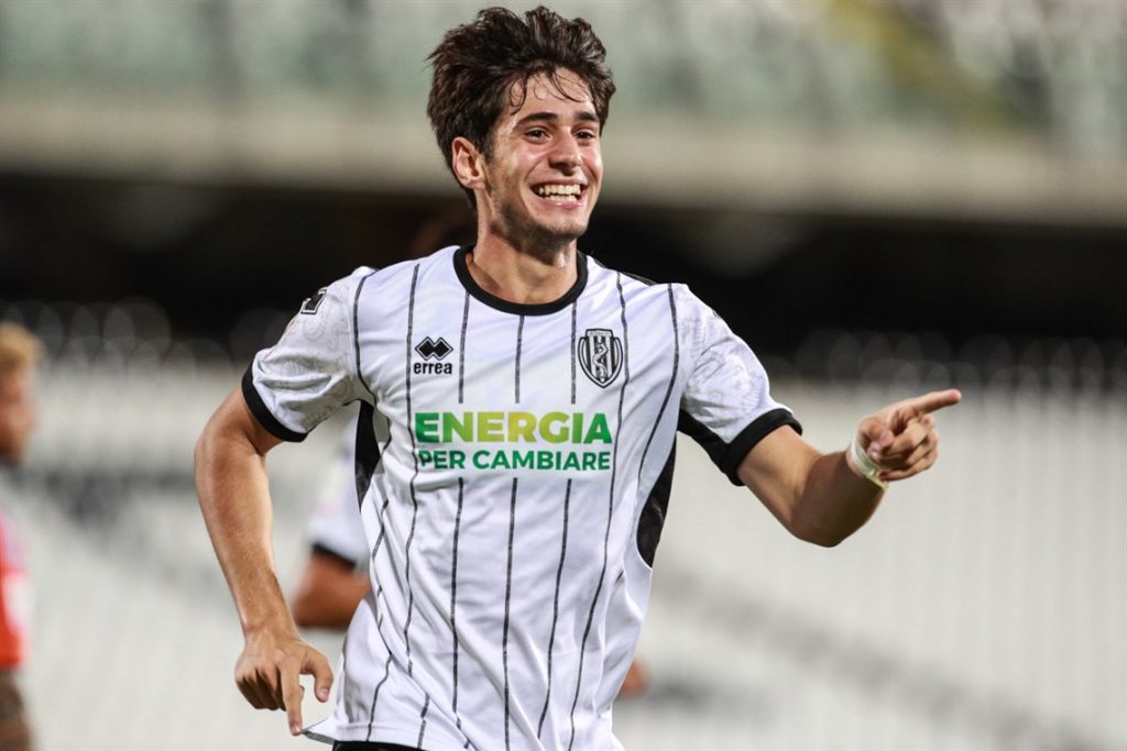 L'attaccante albanese trascina il Cesena alla vittoria