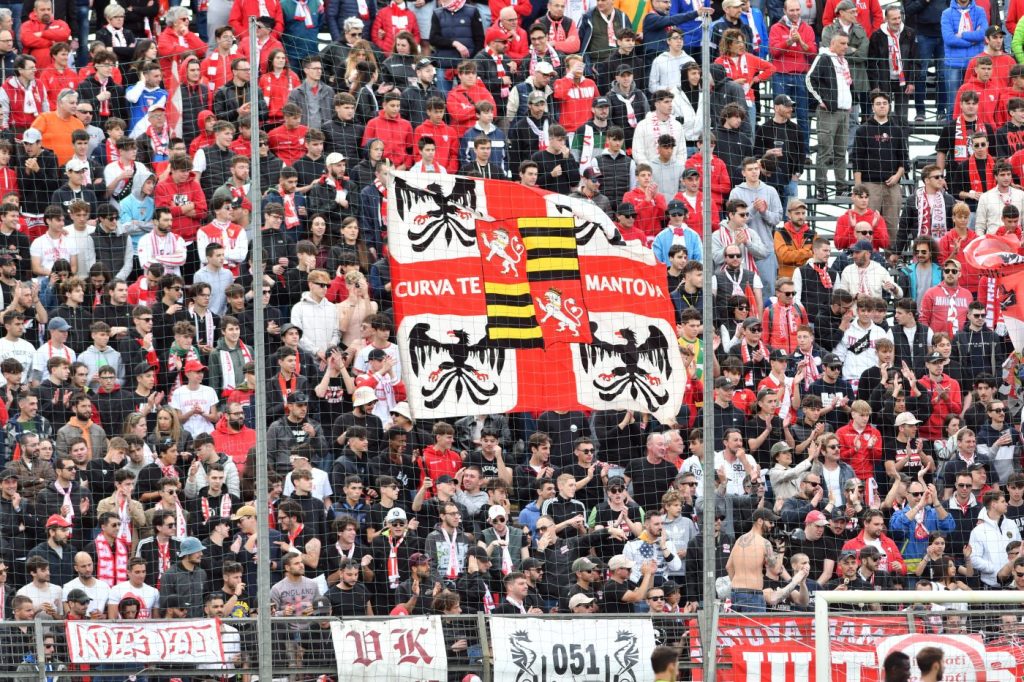 La tribuna centrale è andata sold out