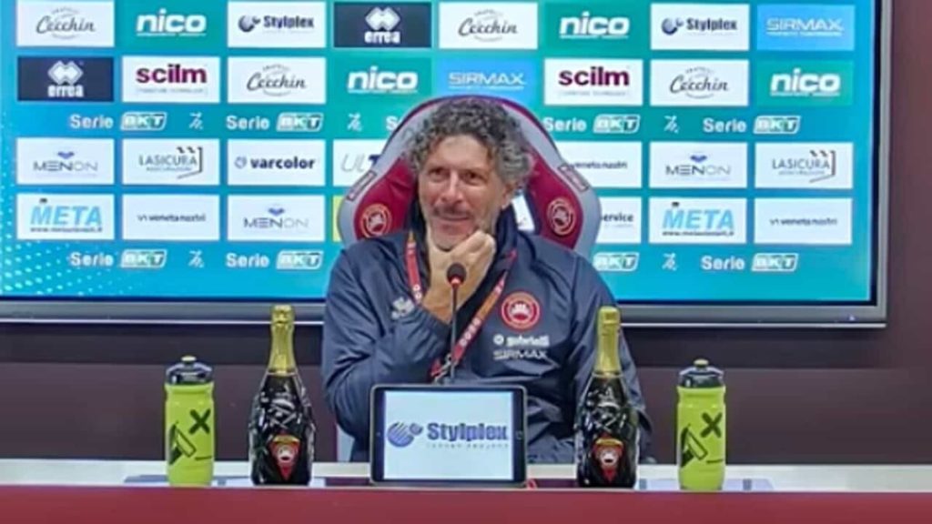 L'allenatore del Cittadella Dal Canto durante l'intervista post partita