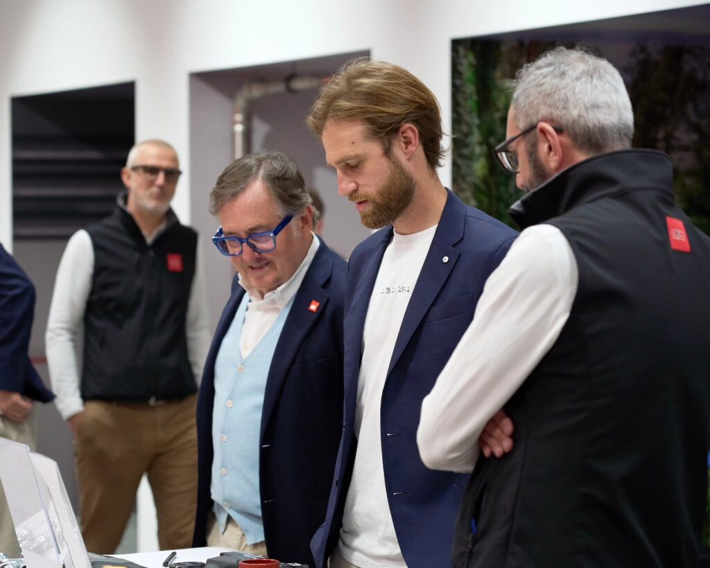 Solini (in foto) assieme a De Maio, Burrai, Mancuso e Redolfi presenti alle Raccorederie Metalliche con le aziende a fianco del club di viale Te