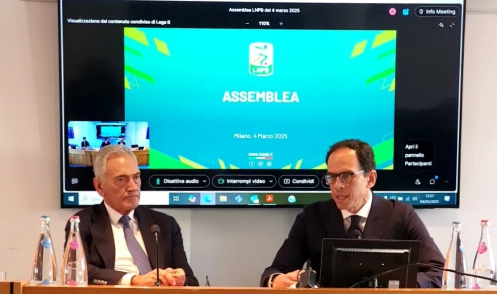 Il presidente della FIGC Gabriele Gravina (sinistra) assieme al numero uno della Serie B Paolo Bedin (destra) durante il Consiglio Federale