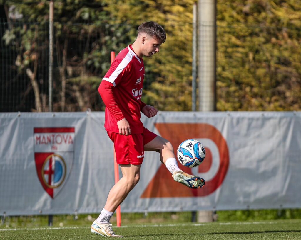 L'attaccante biancorosso Davide Bragantini