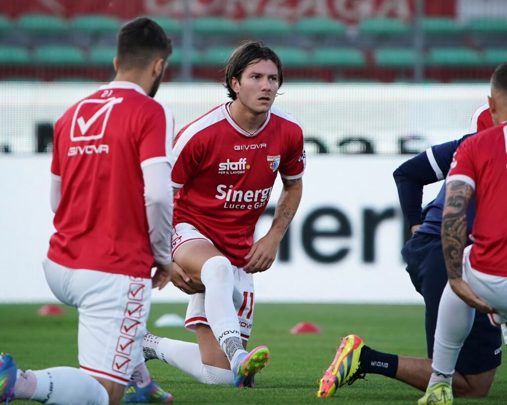 L'attaccante biancorosso Antonio Fiori