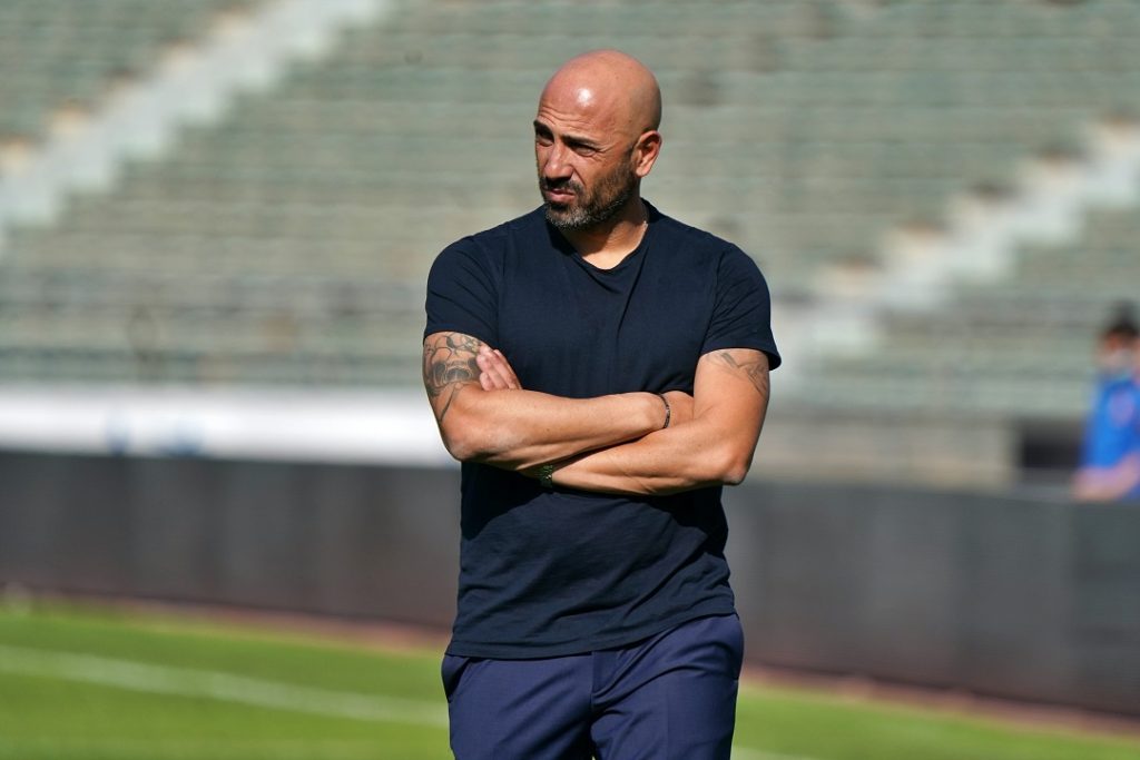 Il mister della Carrarese Calabro