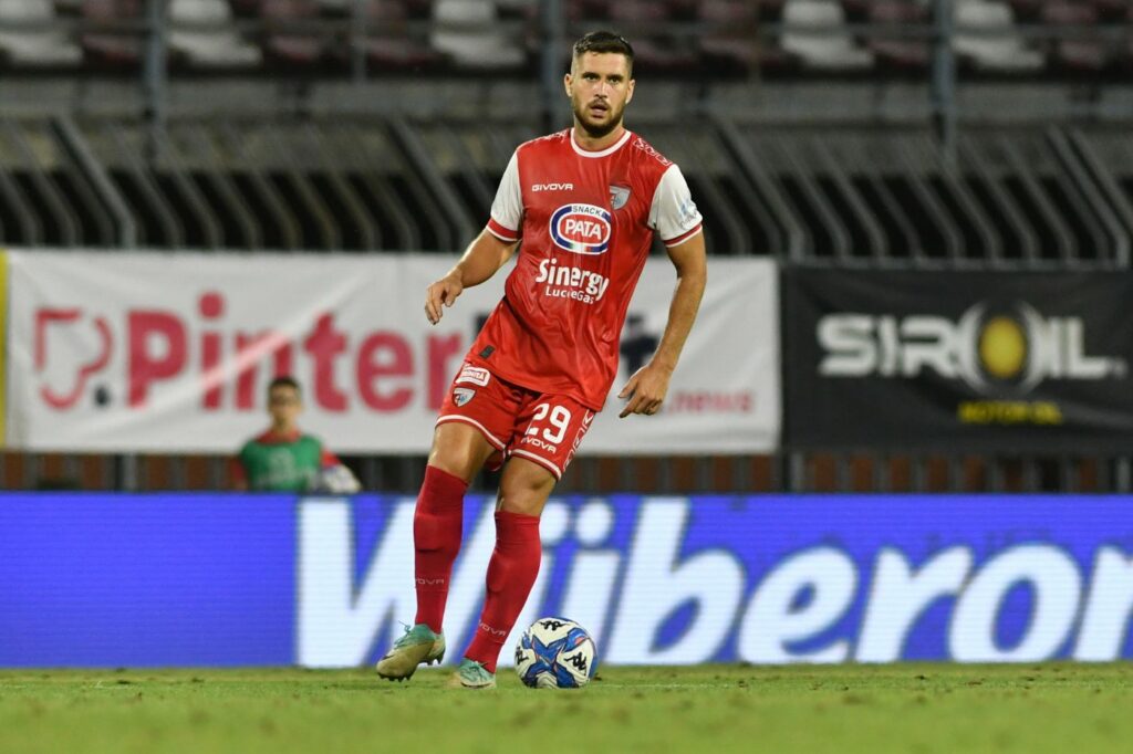 Il difensore biancorosso Stefano Cella