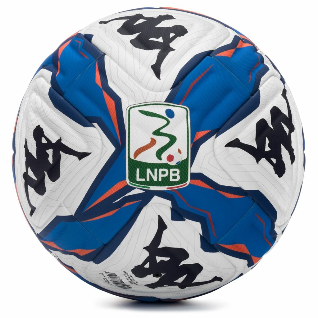 Il pallone della Serie B utilizzato nelle sfide play off e play out