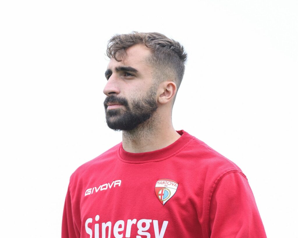 Il centrocampista biancorosso Simone Trimboli