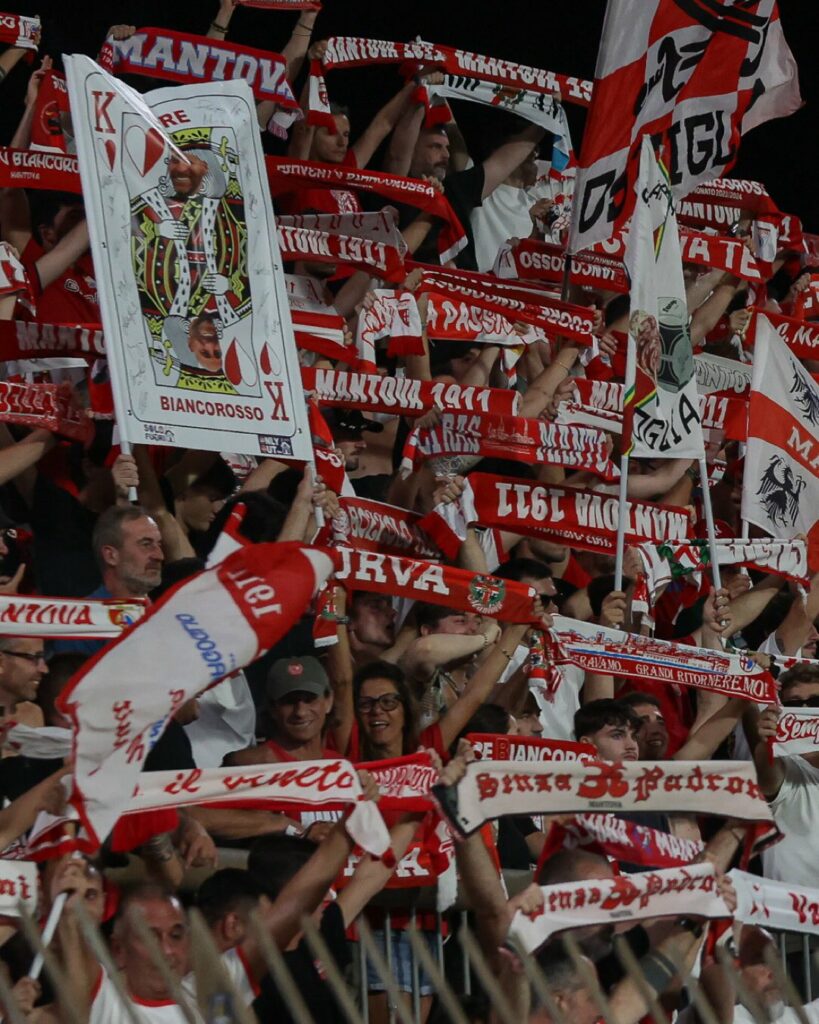 Niente tifo nel primo tempo da parte della Curva Te