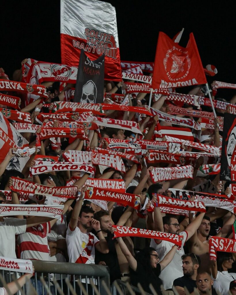 Terminata la campagna abbonamenti (Fotografia pubblicata su gentile concessione di Mantova 1911 che ne detiene la proprietà)