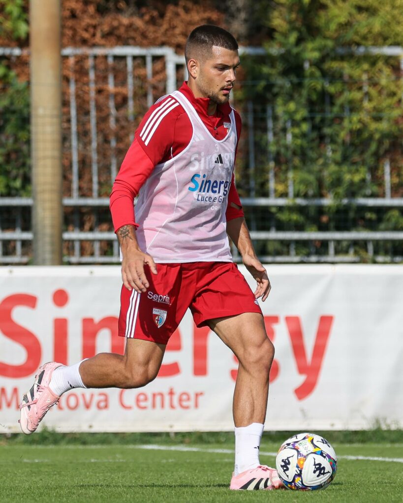 Maggioni potrebbe essere schierato come centrale. Queste le probabili formazioni di Mantova-Südtirol