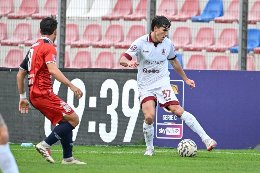 Samuele Righetti in azione con la maglia dell'Arezzo