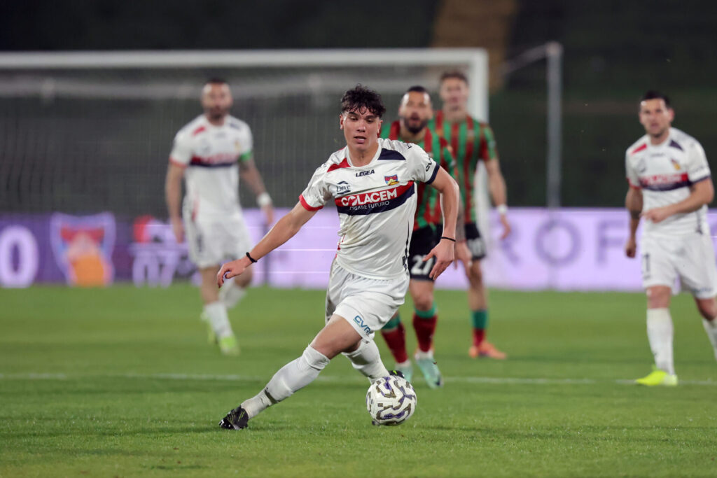 Alessandro Di Bitonto in azione con la maglia del Gubbio