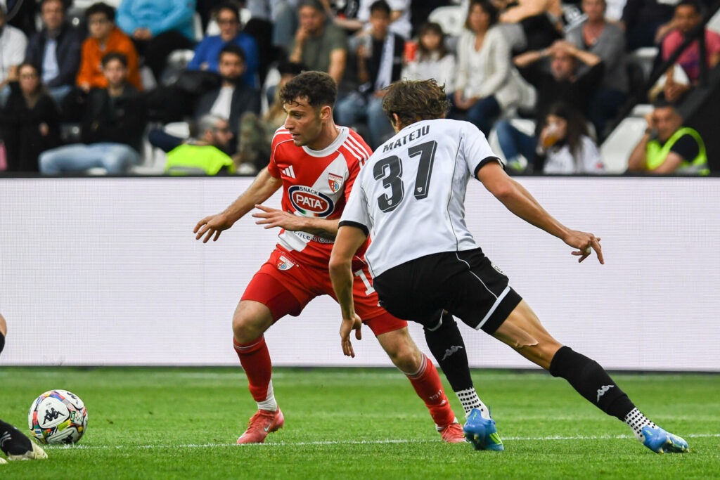 Francesco Ruocco in azione con la maglia del Mantova