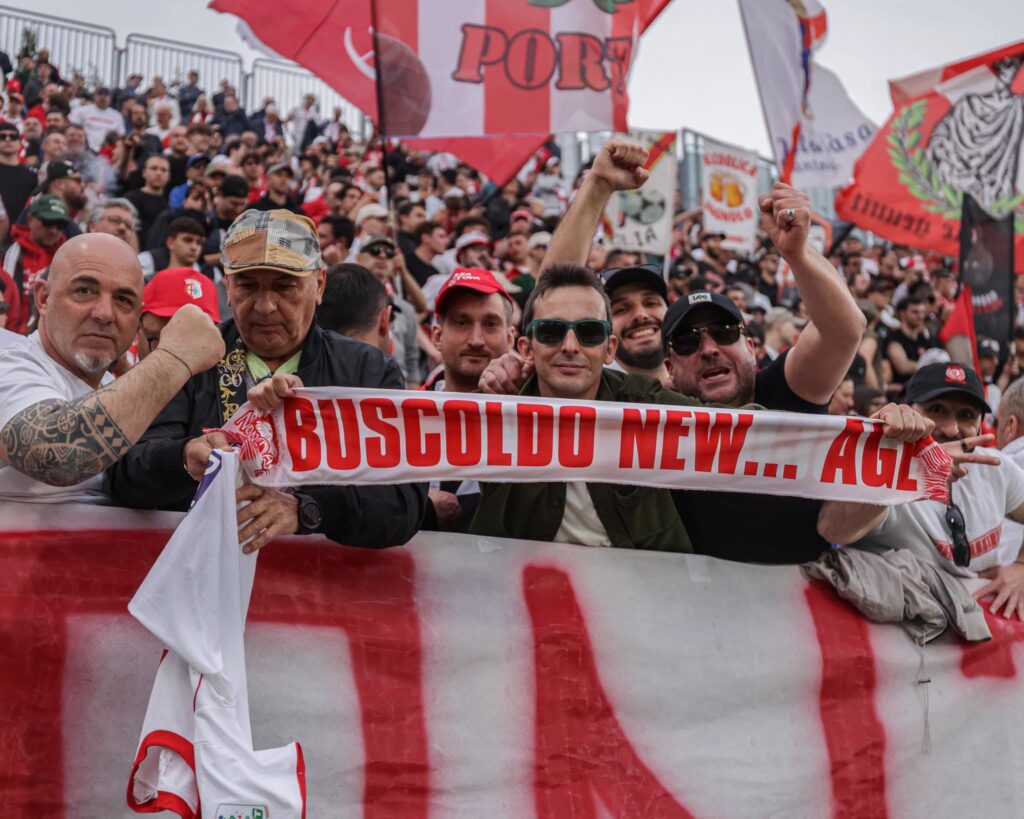 I tifosi spingono il Mantova (foto Mantova 1911)