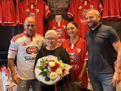 Uno scatto in ricordo di David Cappelletti con Pupita, mamma Cristiana, la nipote Alessia e l'assessore allo Sport Simonazzi