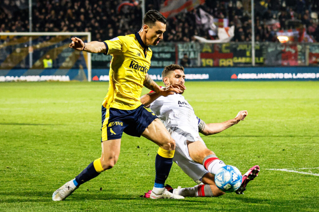 Uno spezzone dell'ultimo faccia a faccia allo Zini tra Cremonese e Modena nel 2024