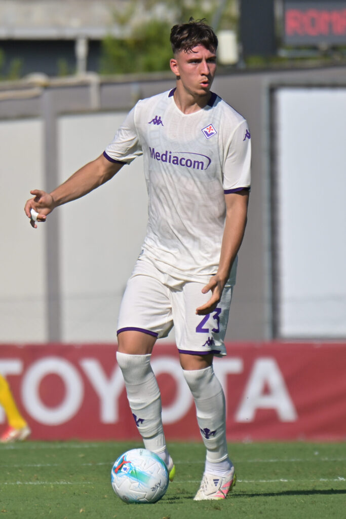 Eman Košpo in azione con la maglia della Primavera della Fiorentina