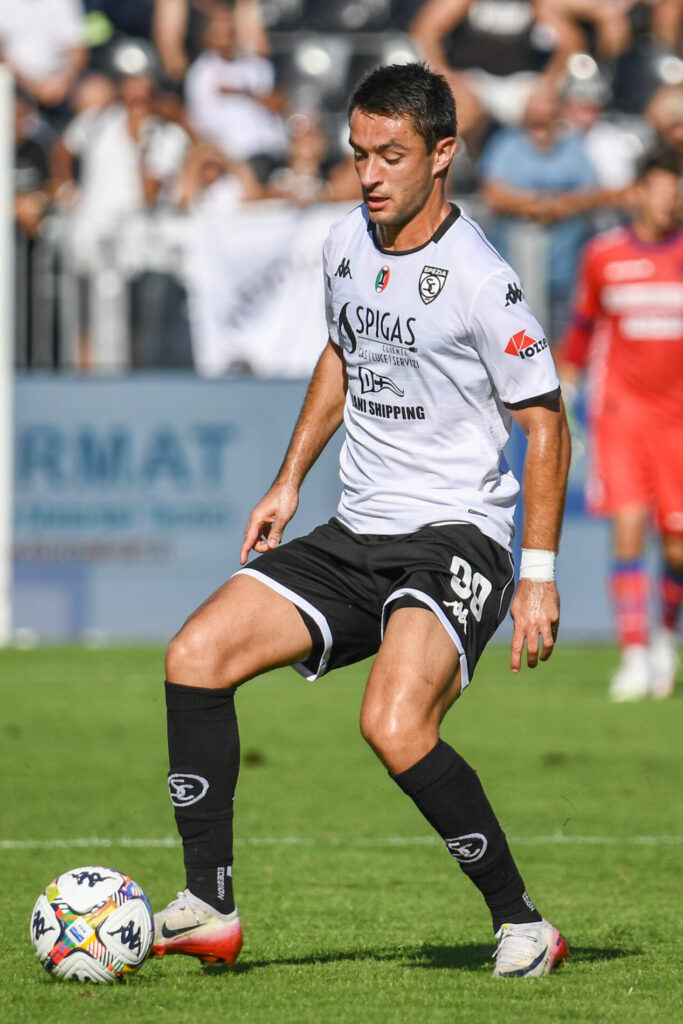 L'attaccante Vlahovic in azione con la maglia dello Spezia