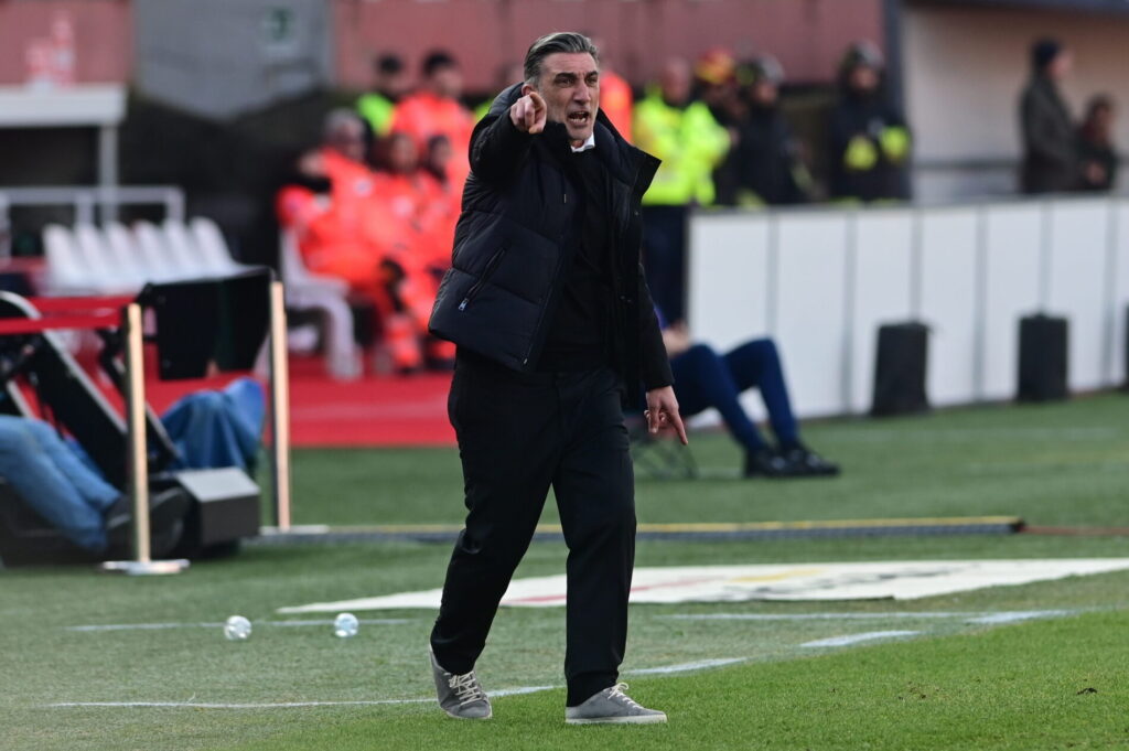 Mister Francesco Modesto dà indicazioni ai suoi