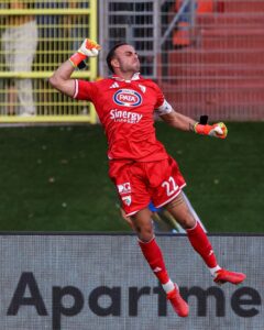 Capitan Bardi esulta