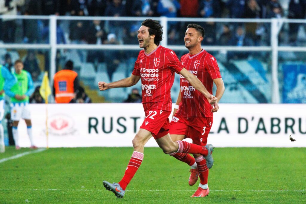 Carlo Faedo, difensore del Padova, esulta dopo aver segnato un gol