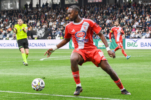 Rachid Kouda in azione con la maglia del Mantova